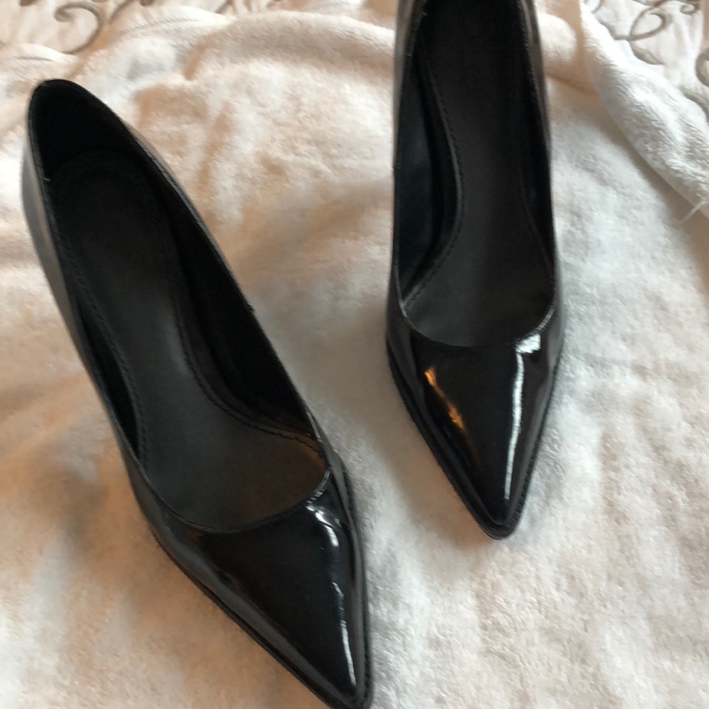 Vera Wang patent leather pumps
